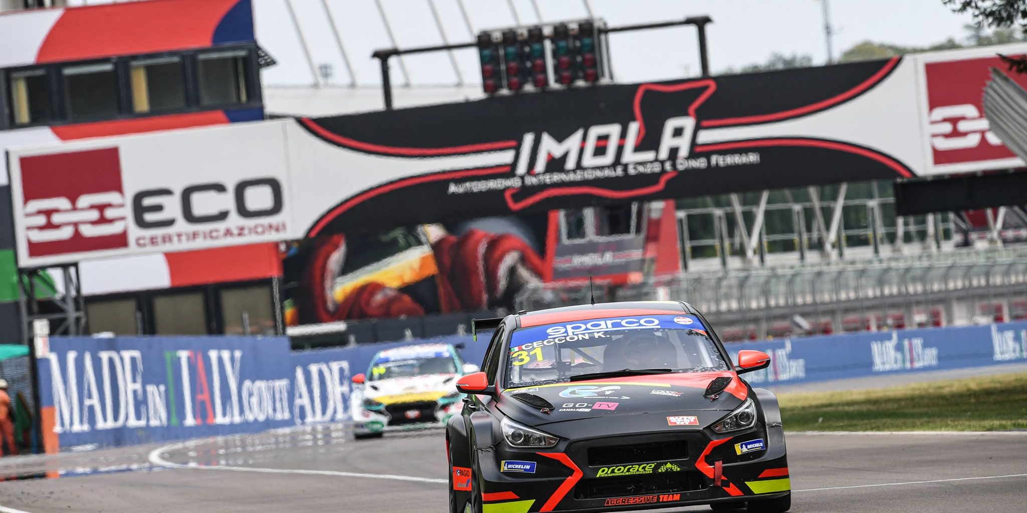 Ancora un successo per l'Aggressive Team Italia nel TCR Italy